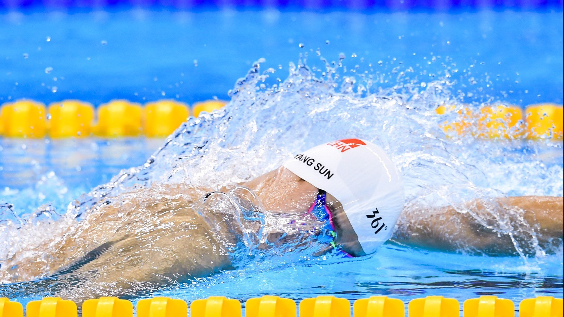 拼尽全力诠释中国篮球担当，中国篮球颜值担当