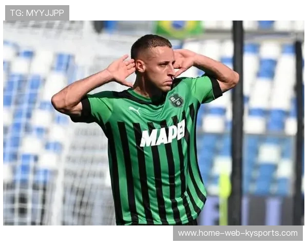 弗拉特西完成干净利落的滑铲抢断,并发起反击 弗拉特西完成干净利落的滑铲抢断,并发起反击