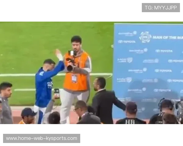 本泽马首战沙特新月,进攻端表现出色 本泽马首战沙特新月,进攻端表现出色